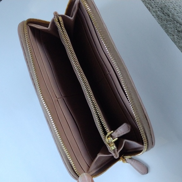 Prada beige Nappa gaufre leather long wallet - Picture 5 of 12